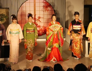 Trình diễn kimono