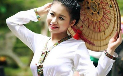 Nữ dân tộc thái trắng